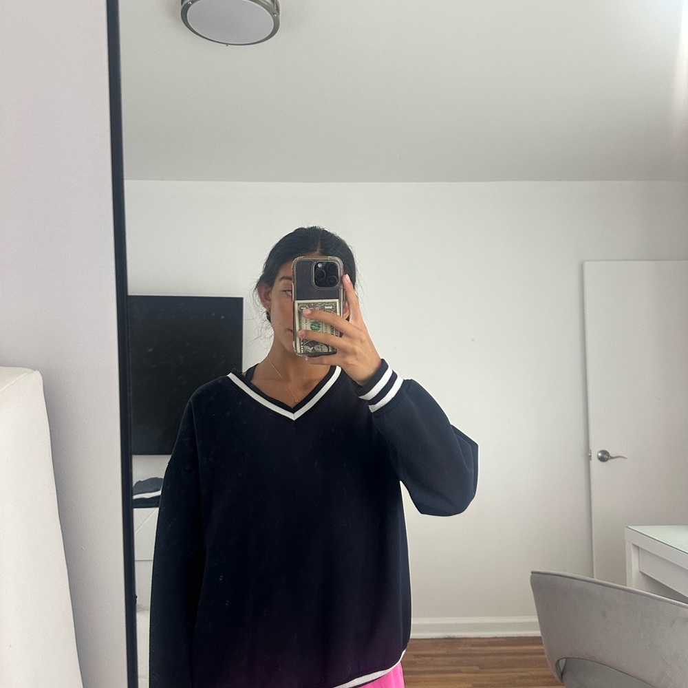 Edikted Black and White V-Neck Sweater